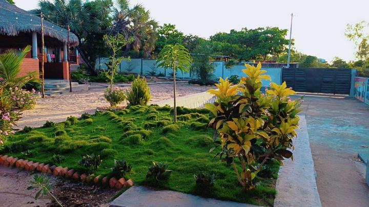 Le Jardin Des Delices Hotel Mahajanga Exterior foto
